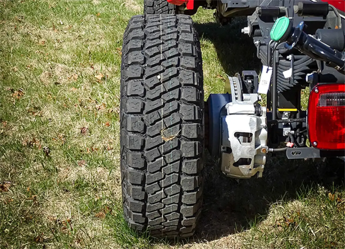 A/T tire off-road traction
