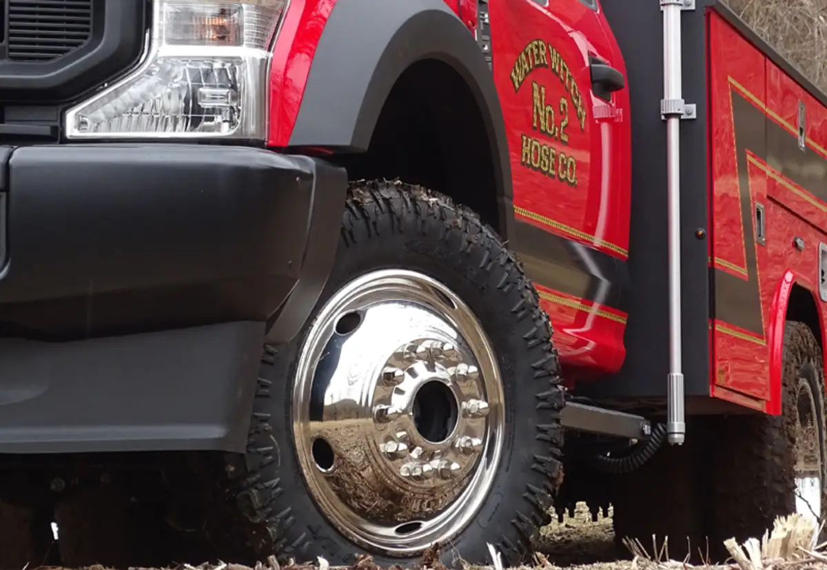 Self-cleaning tread pattern